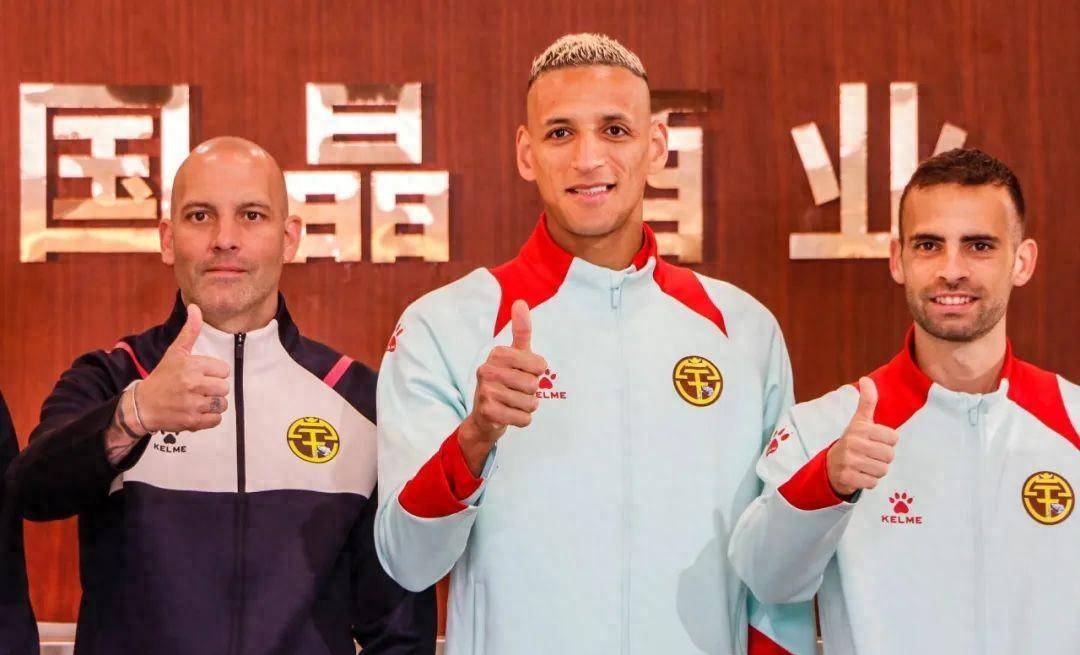 原创又是酒牵起了职业足球的手