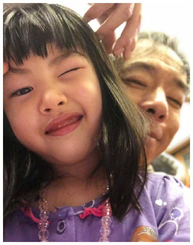 朱茵女儿共享甜蜜刘嘉玲谈丁克梁朝伟共谋未来