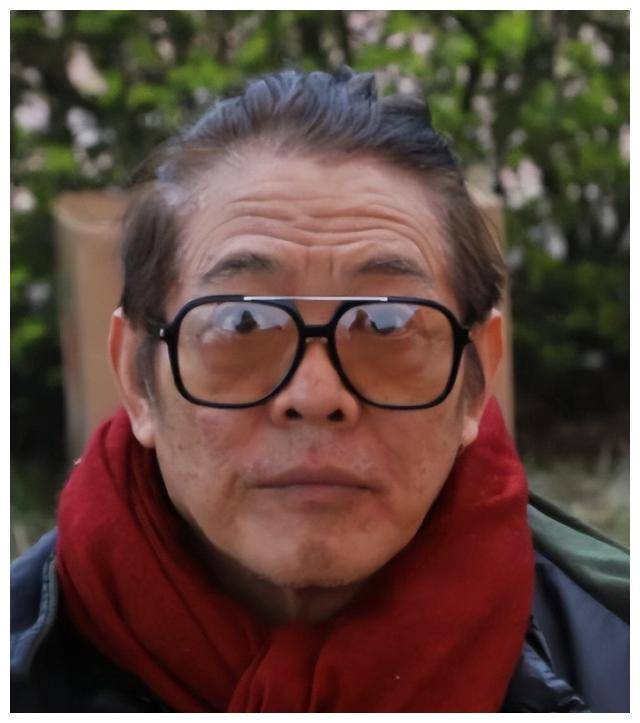 成龙近照曝光,70岁风采尽显,引发关注.