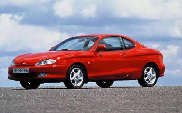 1990年,现代推出了韩国首辆双门跑车scoupe(酷派第一代).搭载1.