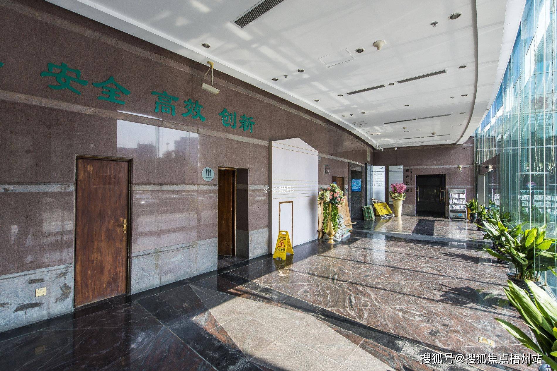 上海新银大厦联合办公租120人工位精装修交通便利可注册