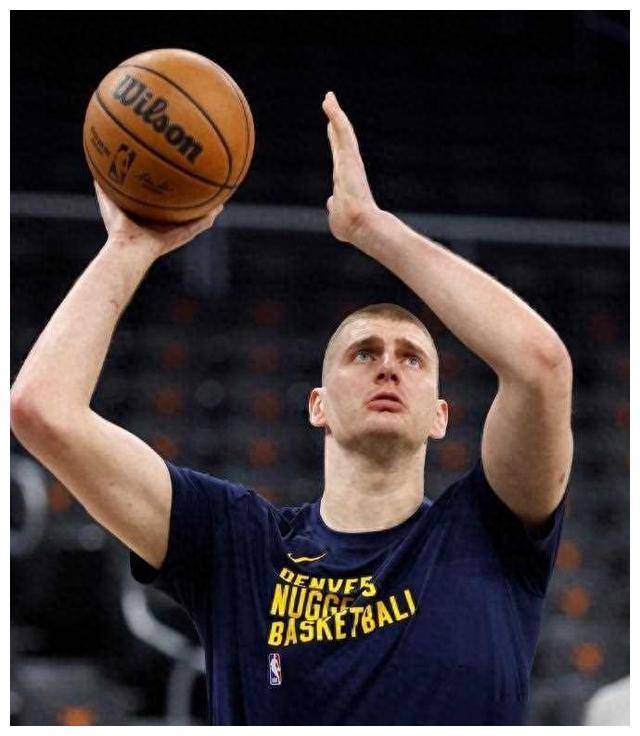 波什带着四个孩子看演唱会,龙王拍到约老"_比赛_篮球_nba