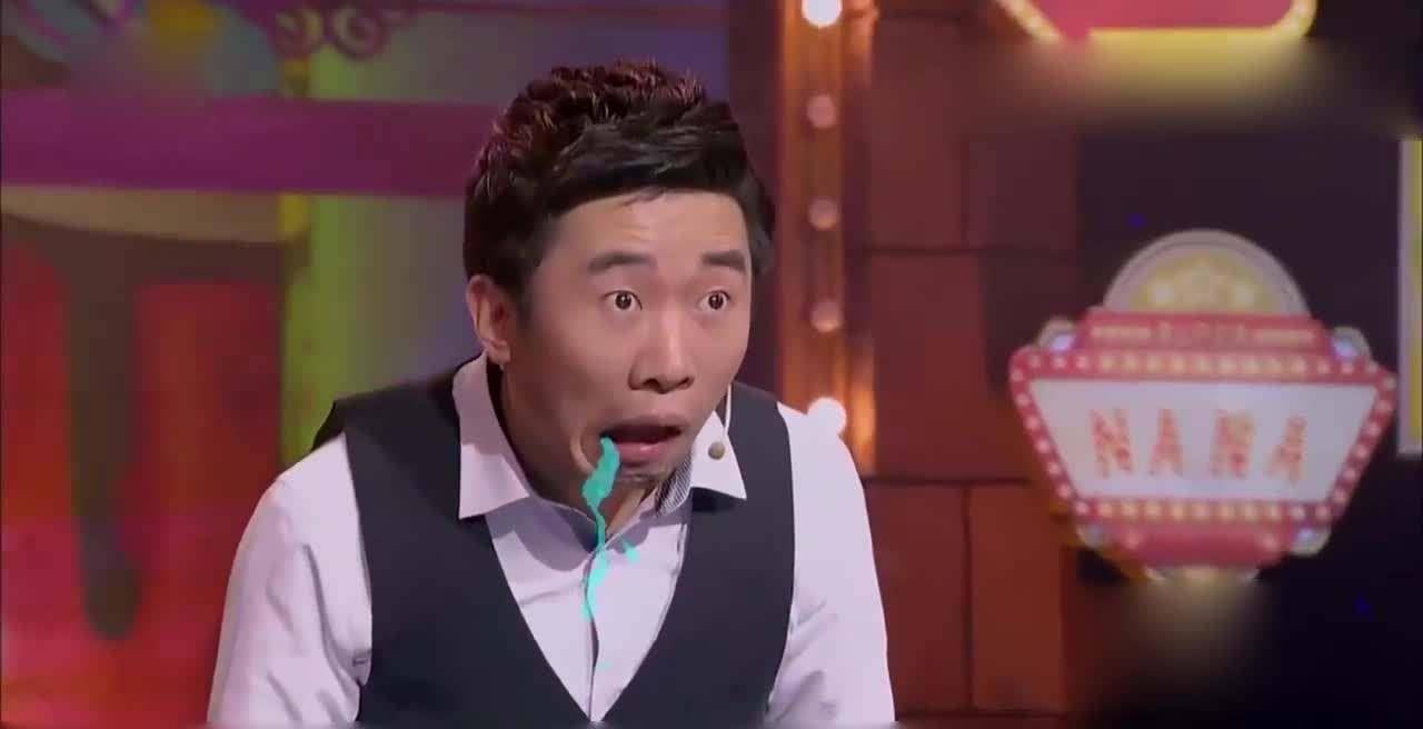 据杨迪回忆,当时我在化妆间休息的时候,有一个实习的女孩子就跟我说