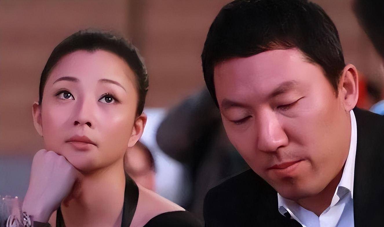 事实证明44岁无人敢娶的殷桃早已经走上了另一条路