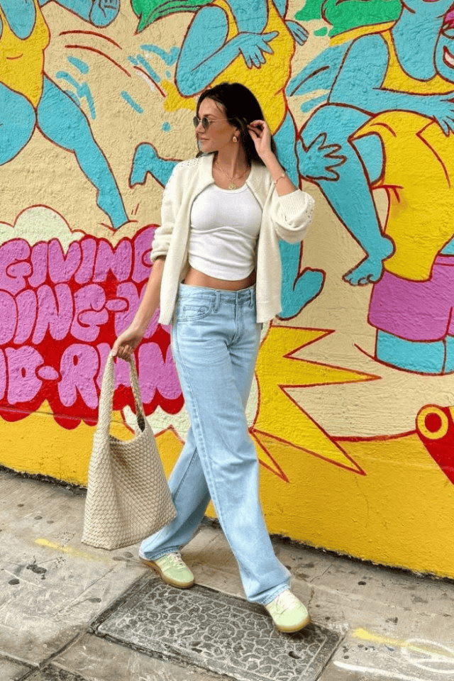 米歇尔基根与丈夫马克赖特飞往澳大利亚拍摄bbc剧集秀出腹肌