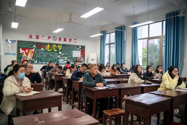 聚焦2024年高考新动向衡阳市八中高中校召开教学研讨会
