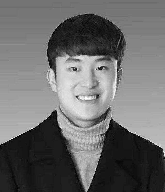 追思英雄在张晓军眼里,阳光是最能形容自己儿子的词汇.