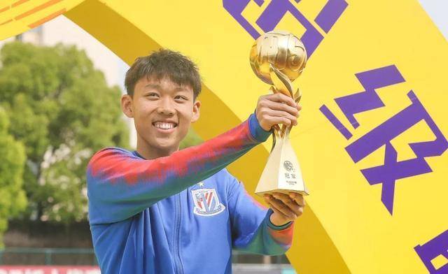 申花7号徐浩阳(25岁)目前是申花队的当红球星,曾在足协杯,联赛,超级杯