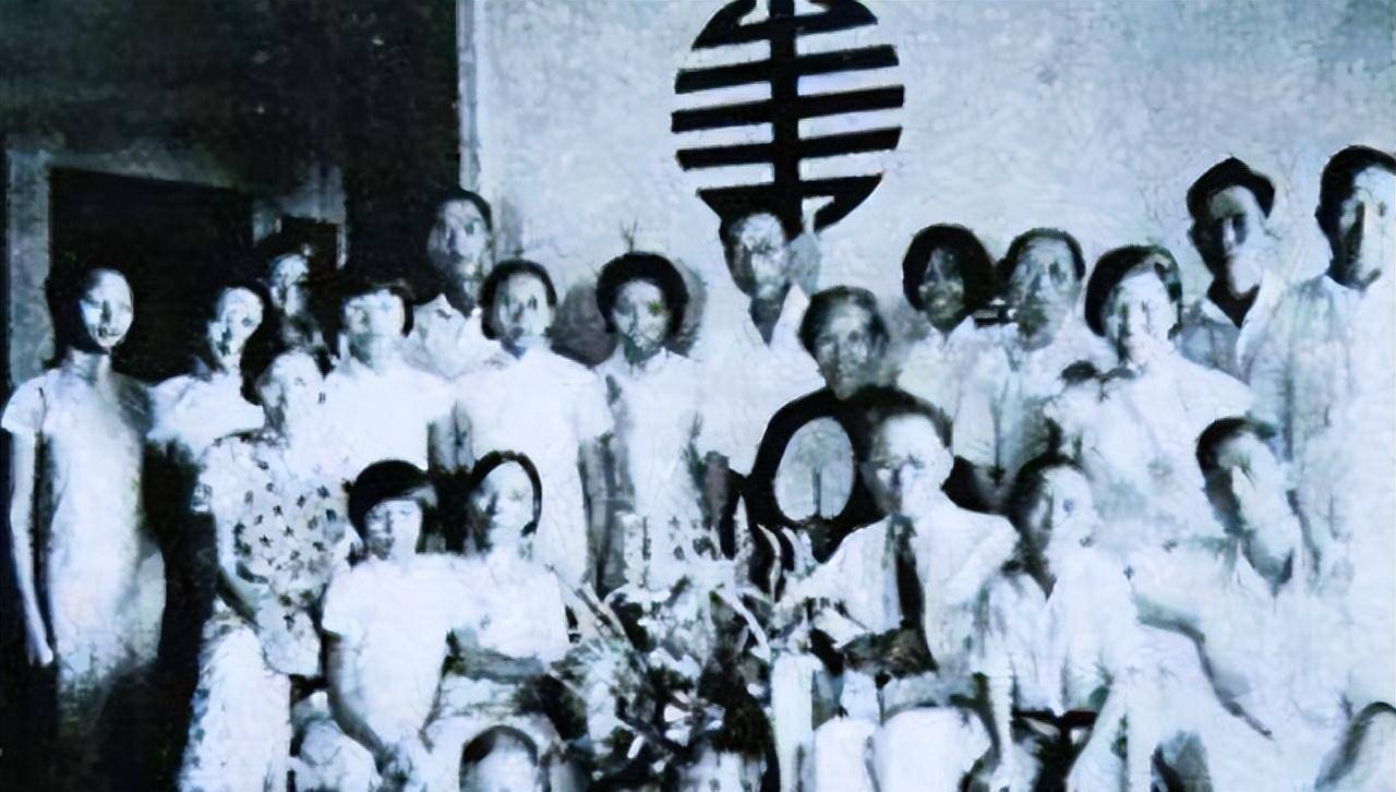 原创广东之母莫秀英6年未孕被弃成卖唱女改嫁高官后连生11子