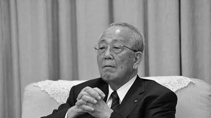 原创稻盛和夫65岁退休时散尽家财78岁再度出山挽救日航重回巅峰