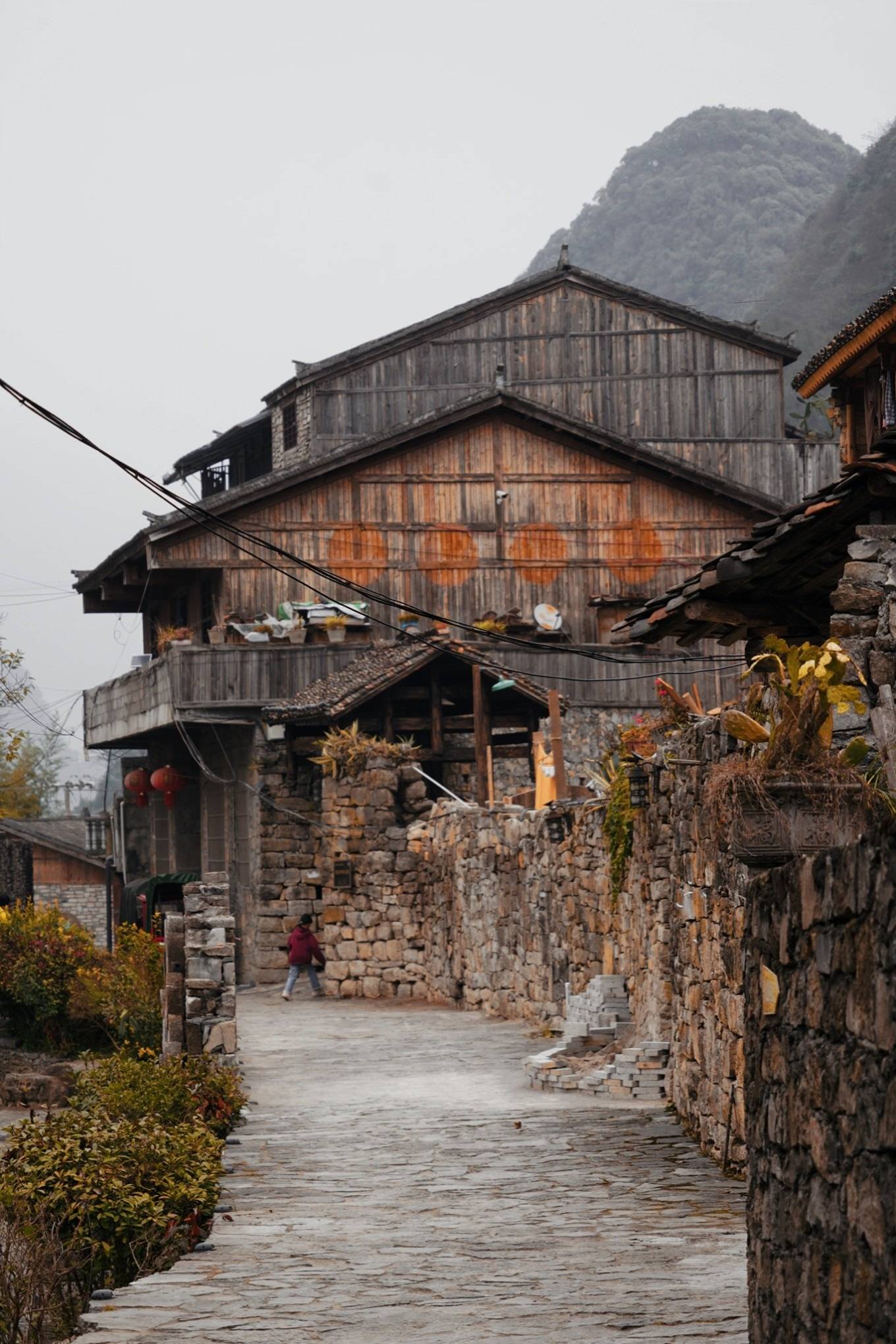 贵州道真云栖湖度假区夏季平均温度23c森林覆盖率高达70以上