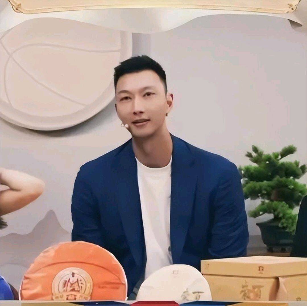 短裙彰显身材,34岁很感性,久居洛杉矶_荆灵_姚明_1