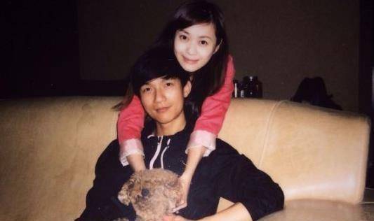 原创原创情歌王子陈楚生为子庆生儿子穿西装超可爱宽大豪宅成亮点