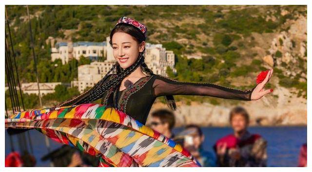 迪丽热巴轻舟之旅引爆万重山精彩升级