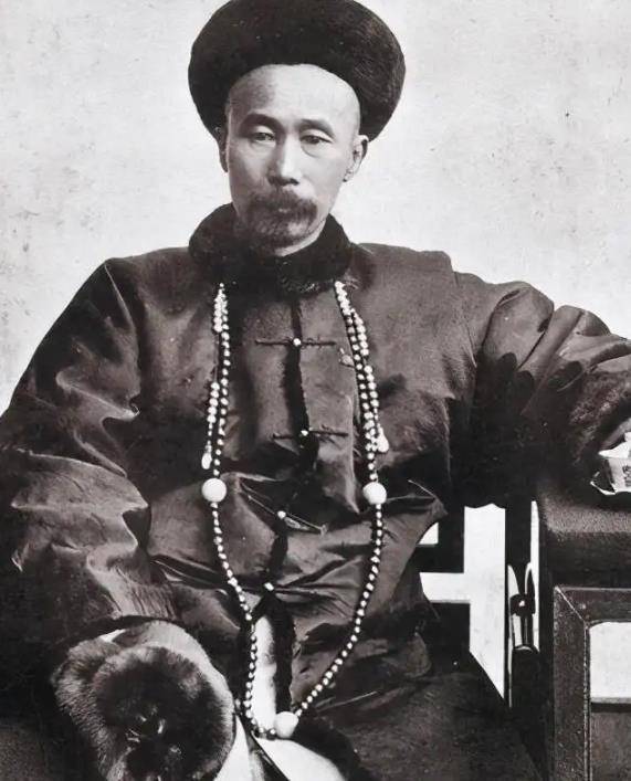 原创丁汝昌自杀殉国光绪下旨将其棺材锁上3道铁链10余年不准下葬