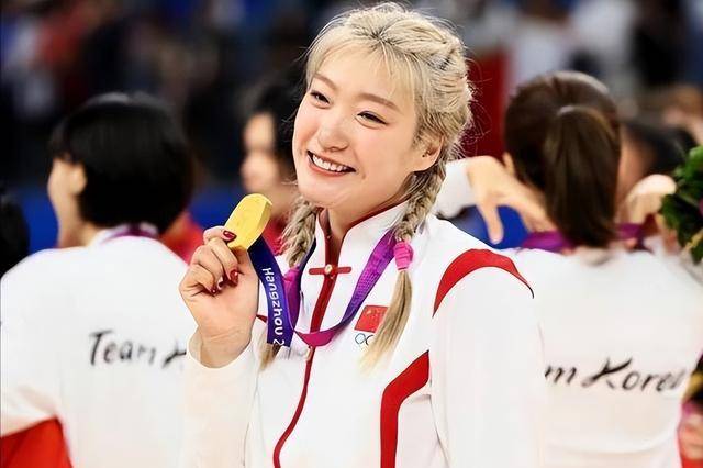 女篮一姐美翻天了!李梦晒私生活照:这颜值得迷死多少人!