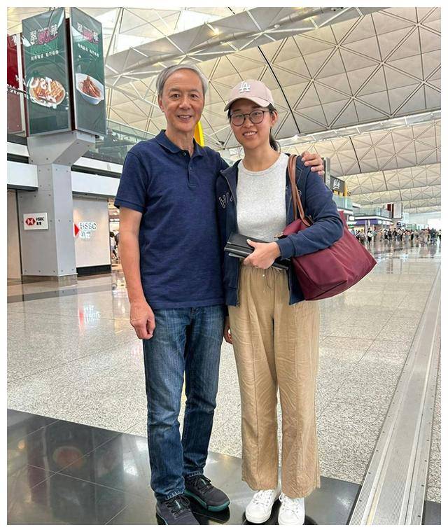 陈荣峻吴香伦外国参加女儿婚礼开心穿正装迎亲