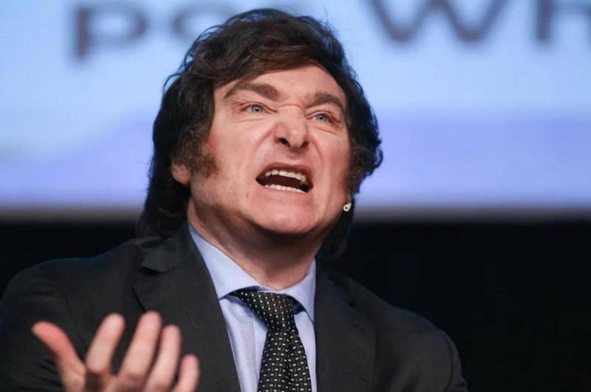 原创米莱执政百天愤怒的民众冲上街头我们的孩子要饿死了