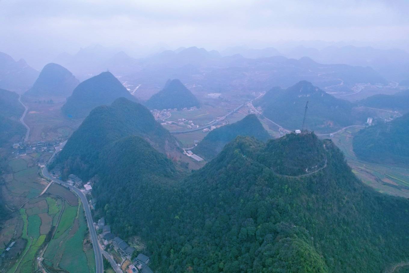 贵州道真云栖湖度假区夏季平均温度23c森林覆盖率高达70以上