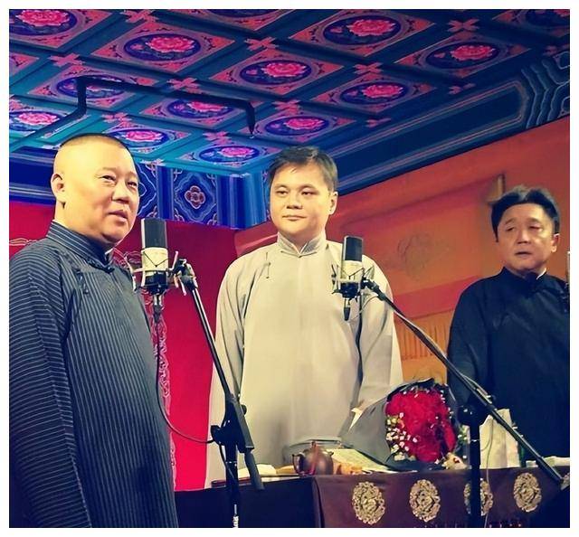 德云社高峰深夜晒照粉丝狂欢不止网友称赞福利大揭秘