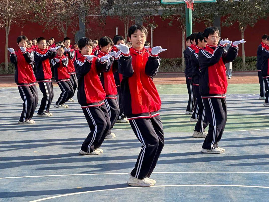 校园活起来,将以甲骨文为代表的中华优秀传统文化融入学校内涵提升
