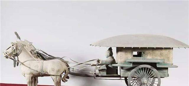 诸葛亮明明可以骑马为何每次出征偏偏坐着轮椅原因其实很简单