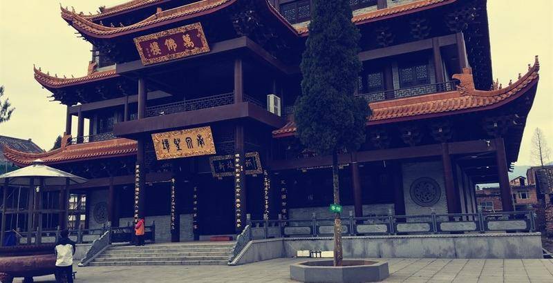 现在的慈化禅寺在前些年也重建了,据说花了几千万,虽然没有元,明那种
