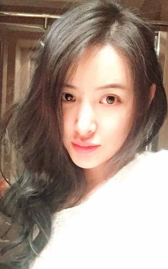 汪峰前女友葛荟婕18岁为其生下女儿如今发文自曝失恋