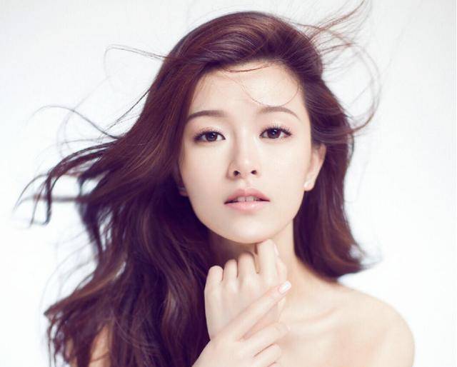 赵敏和周芷若作为与张无忌最"纠缠不清"的两个女人,此次分别由文咏珊