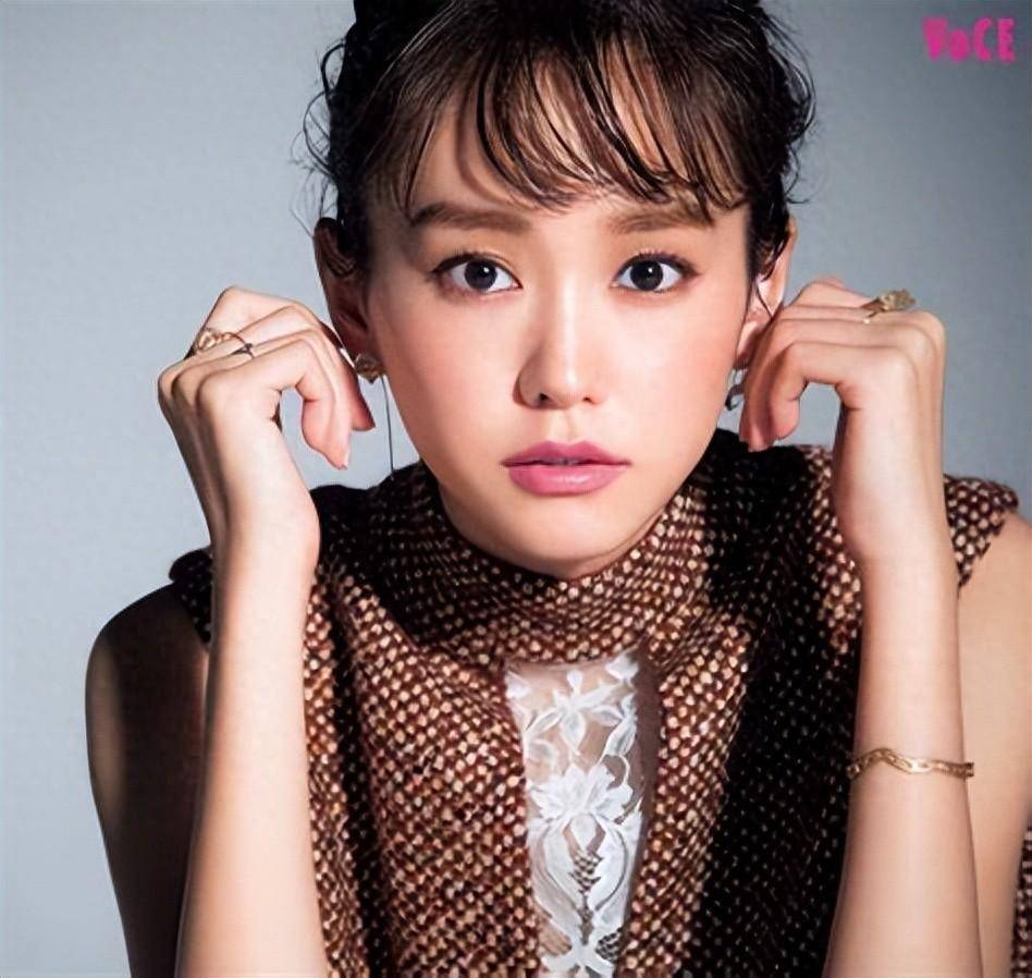 桐谷美玲:颜值担当的"吧花",影视界的璀璨新星