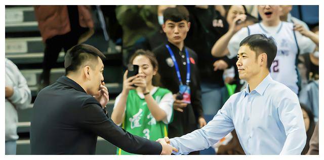 原创辽宁篮球队杨鸣领队赵继伟敢担当张镇麟勇回应