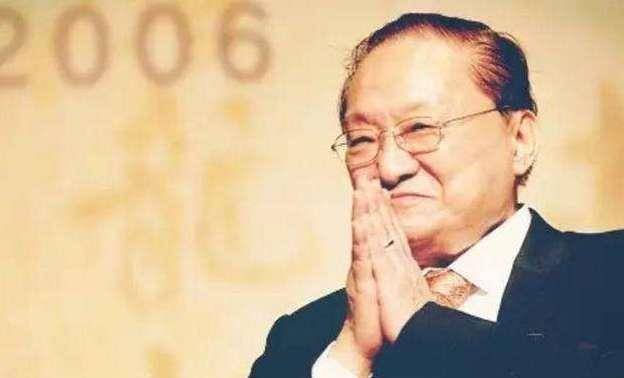 当时的一些诗人,例如北岛,舒婷,顾城,武侠小说作家金庸,言情代表琼瑶