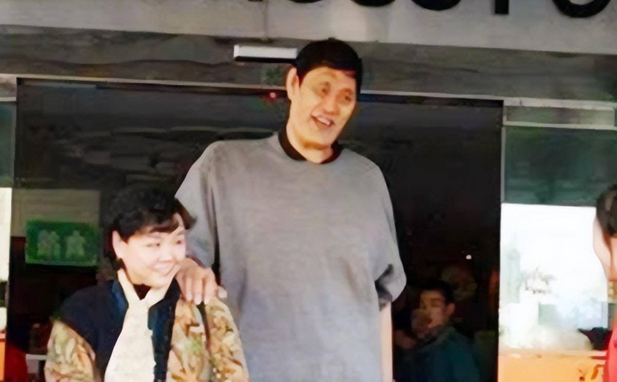 原创和身高2米28男篮传奇中锋穆铁柱结婚什么感受妻子聚少离多