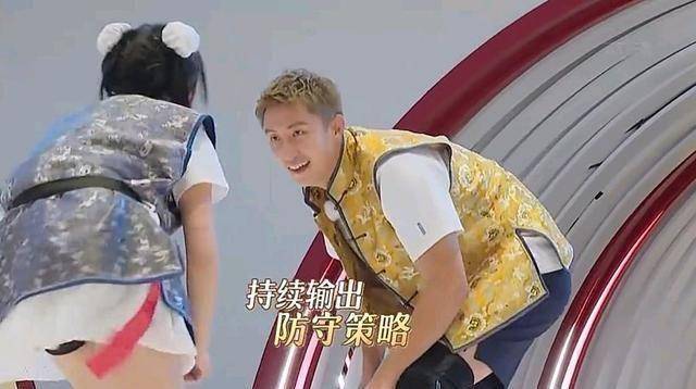 原创原创极挑黄明昊太鸡贼比赛故意输给杨超越把难题留给黄景瑜