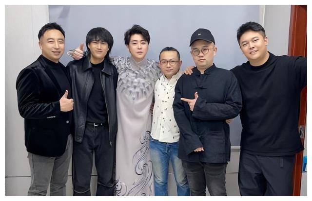 德云社张云雷家里喜添新成员,让人困惑感悟,推特暗示耐人寻味_贝斯