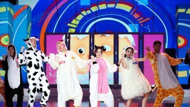 01通过一些搞笑的活动,来逗大家开心,观众看了《快乐大本营》能成功地