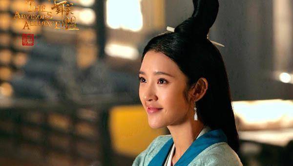 电视剧《军师联盟》中唐艺昕饰演的郭照是李晨饰演的曹丕的妻子,后来