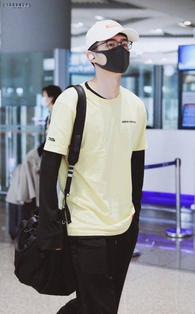 整体看起来就很平常,不过好在刘昊然的身高在那摆着,即使是穿的非常