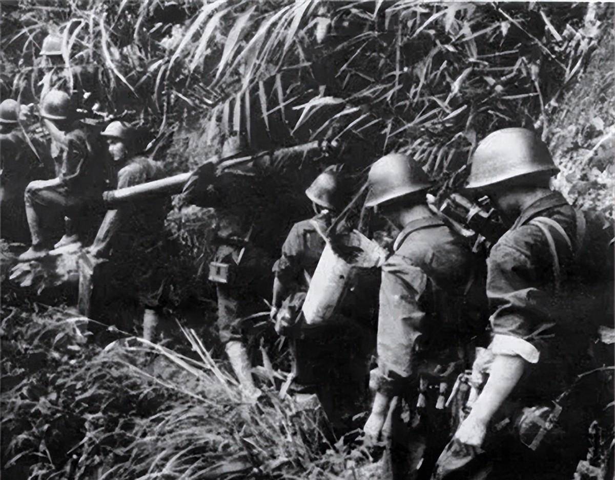 原创他因多站一班岗就立下一等功众人不服直到他讲出战斗细节