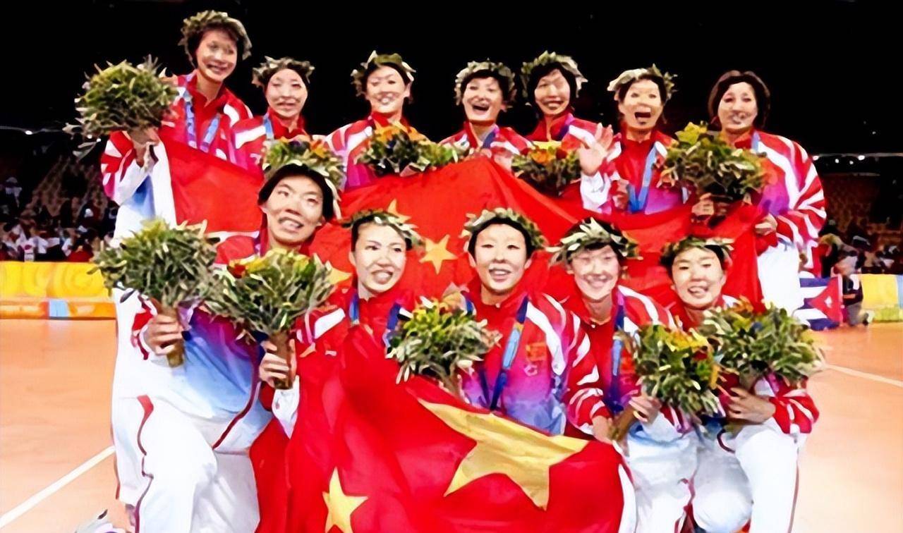 2018年,40岁女排"二传手"诞下中泰混血娃,结婚8年仍恩爱_冯坤_中国