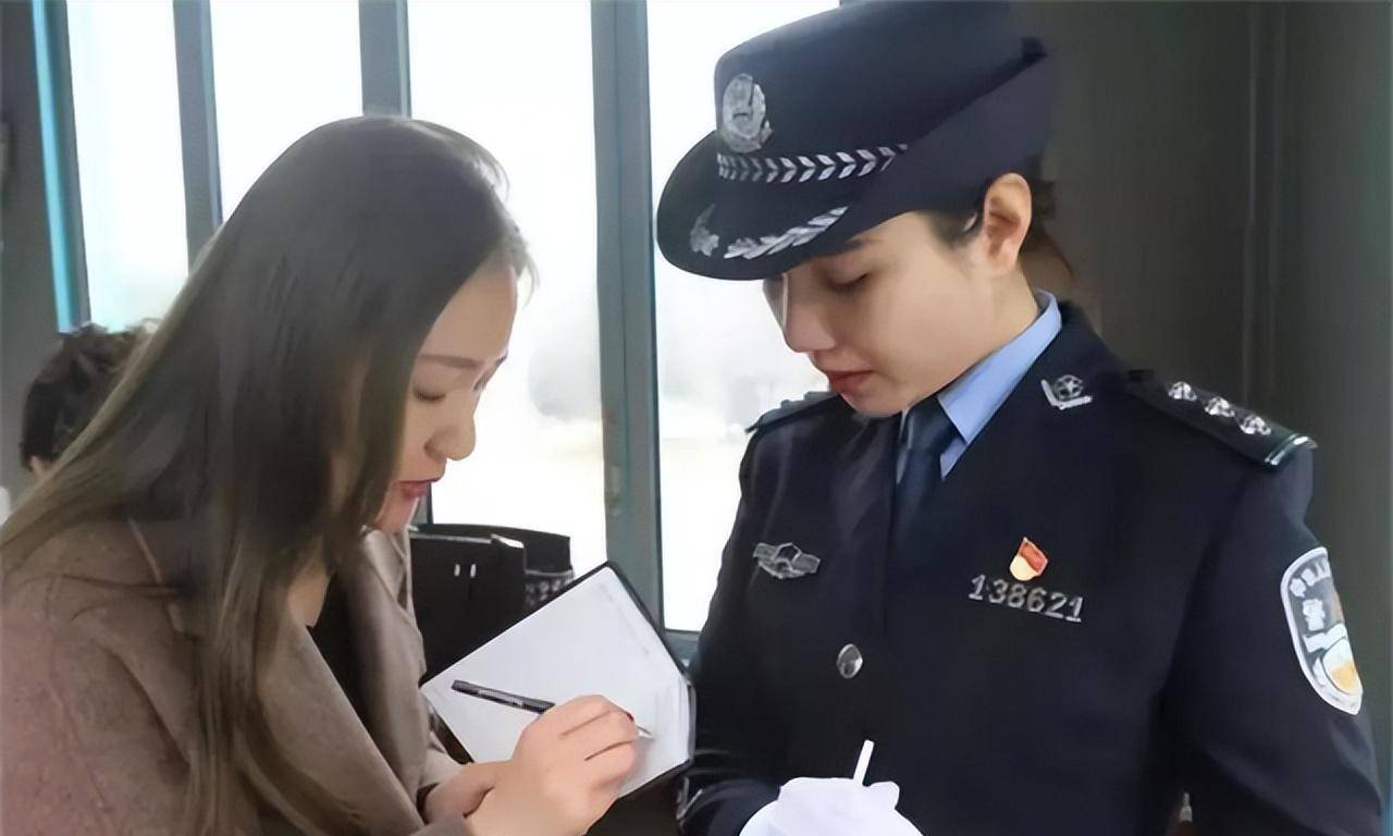 原创缉毒女警讲述卧底经历毒贩照着脸打忍痛也要抓捕