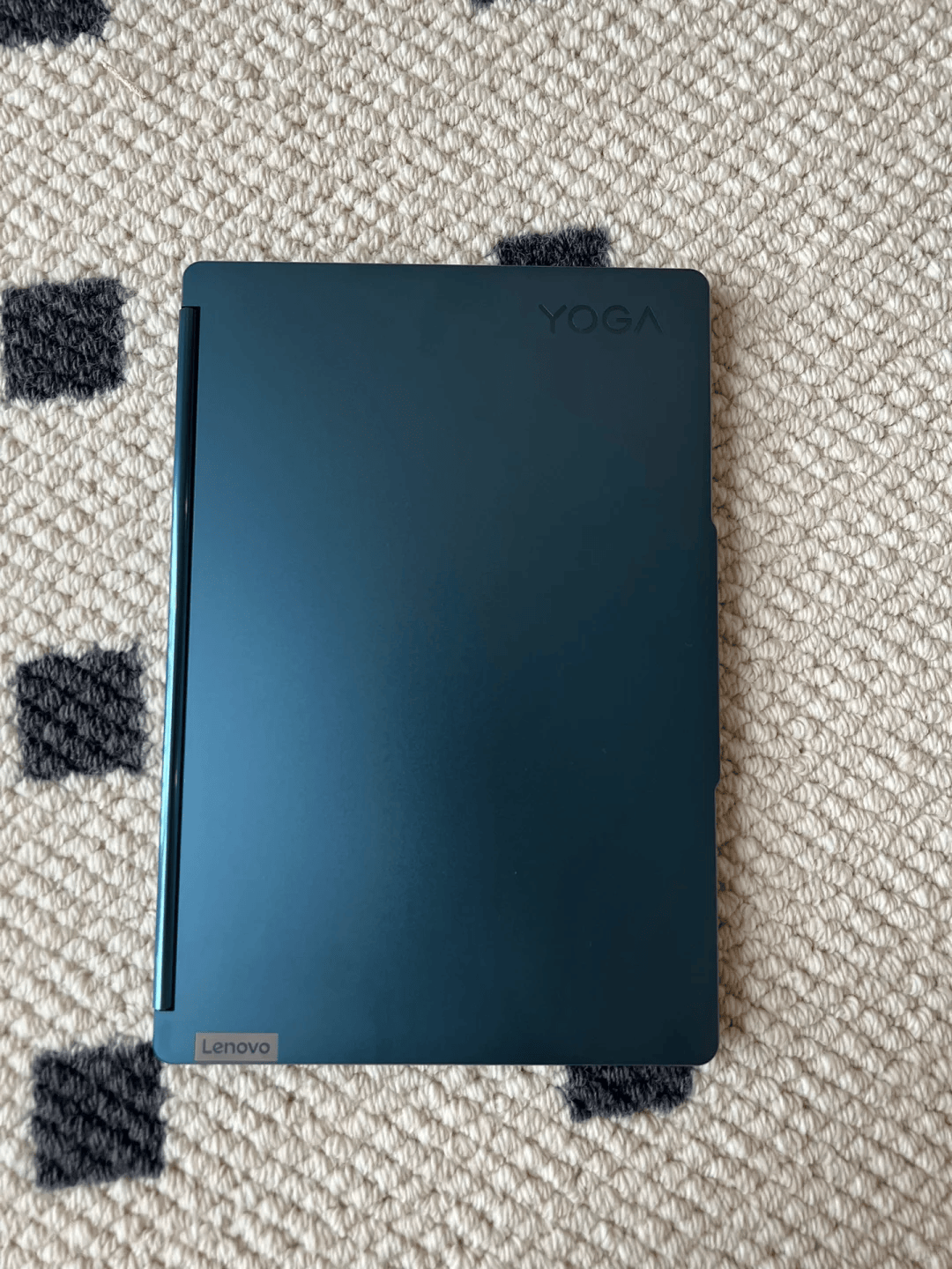 和华硕灵耀14 双屏一样,联想yoga book 9i也带来了多种形态,包括双屏