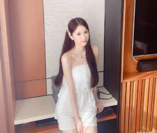 给别人刷10几万,虎牙沐莹莹数落榜一烟花哥,粉丝表示当大哥太难了