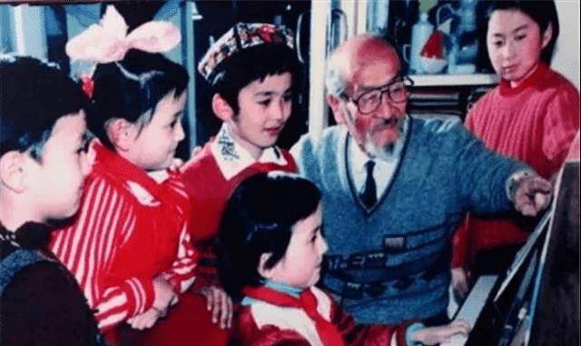 原创王洛宾听闻妻子出轨深夜回家见有陌生男子妻子冷问你睡哪