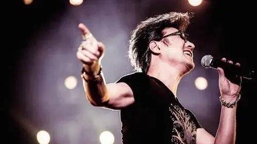 原创旭日阳刚从地铁站唱到了电视原本前途大好却葬送在自己手里