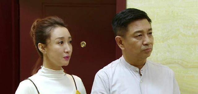 这回在《家有儿女初长成》中,周小斌演的江爸爸,给