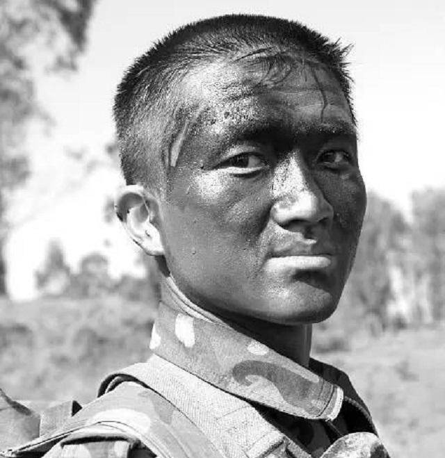 特种兵张金涛军区比武斩获4枚金牌和队友战胜8国特种部队