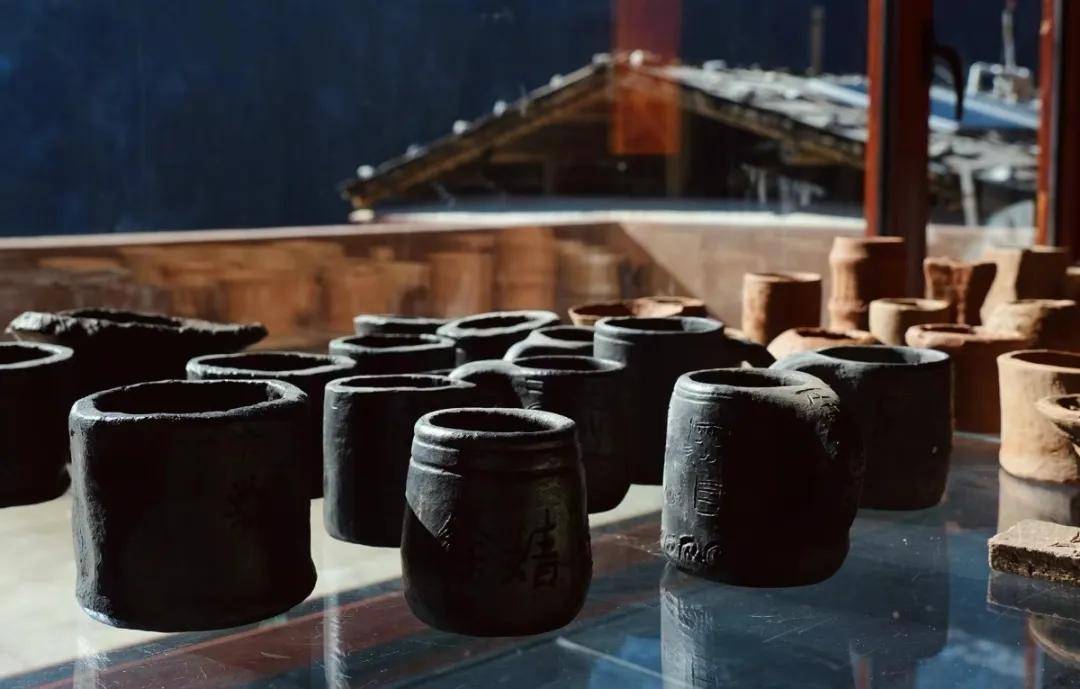 看日照金山,听风声,等日落在雪山冰泉养生庄园,雪