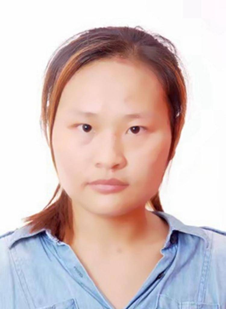 原创安徽女教师葛红花带两个养父上班至今34岁未婚我欠他们的