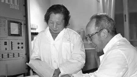 徐光宪一直在北京大学从事科研及教学工作,在核物理和量子化学领域都